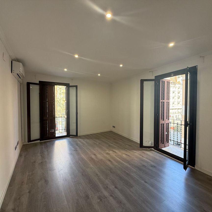 Piso de alquiler en Sants - Photo 1