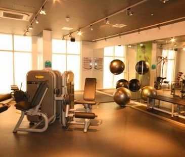 1 Bed Flat, Panoramic Tower, E14 - Photo 1