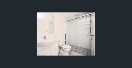 Immaculately Presented - Air con - Very Spacious - 150m Bus Terminal - Photo 5