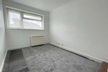 Sutton Avenue, Peacehaven, BN10 - Photo 2