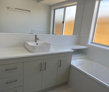 4 Lauren Court, Richmond QLD 4740 - House For Rent - $800 | Domain - Photo 5