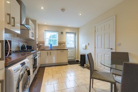 To Let 3 Bed House - Terraced - Photo 4