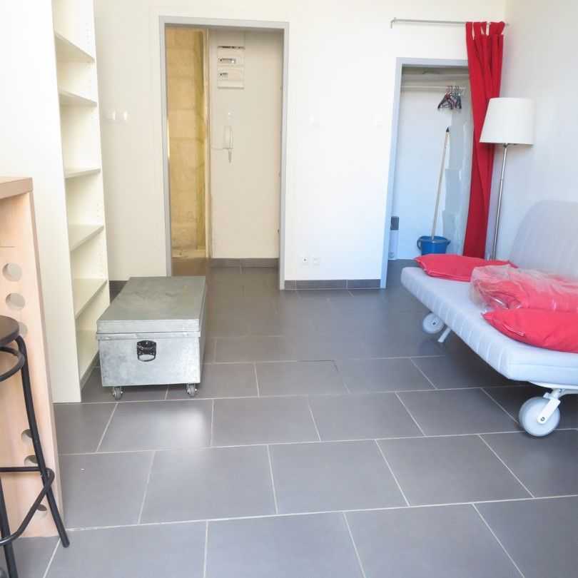 STUDIO Meublé, 23m², Rue des Marchands, 465€ H.C, Nîmes-centre - Photo 1