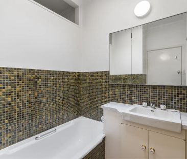 Comfortable Living in a Quiet Glen Iris Street - Photo 6