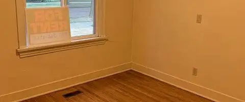 2 Bedroom house, finished basement, 2 car garage. Walking distance to U of A — 3 Bedrooms+ Den House - Photo 1