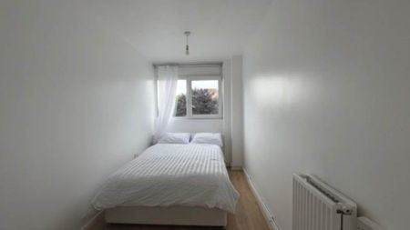 Dagmar Court, Island Gardens - Photo 2