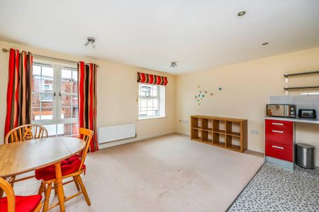 2 bedroom flat to rent - Photo 2