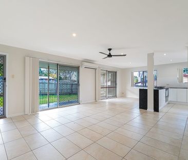 Spacious Family Home with Pool & Entertainer's Deck: - Photo 3