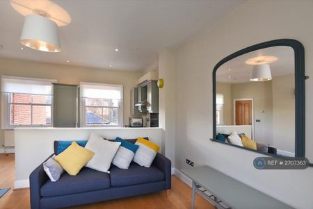 2 bedroom flat to rent - Photo 2