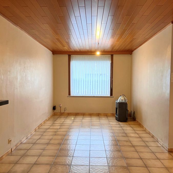 Woning met 2 slaapkamers en koer. - Photo 1