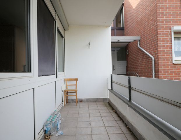 Grüner Blick inklusive: Erdgeschosswohnung mit Südwest-Balkon in ruhiger Lage! - Photo 1