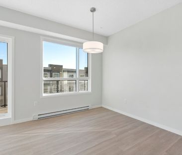 2412-33 Carringham Gate Nw - Photo 2