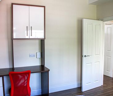 Apt 14 , Fairbairn Residence - Photo 4