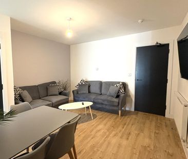 Modern Ensuite Near City Links - Photo 1