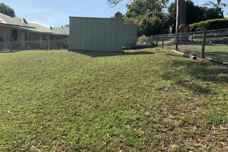 LOWSET FAMILY FRIENDLY HOME IN CLINTON - Photo 5