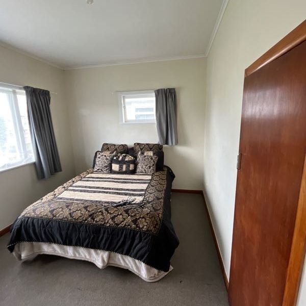 Large Section & Pet Friendly - Photo 1