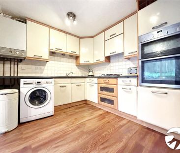 4 bedroom semi-detached house to rent - Photo 4