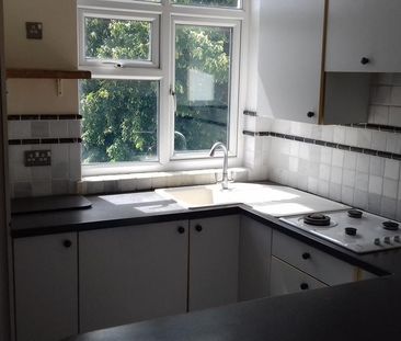 3 bedroom flat to rent - Photo 2
