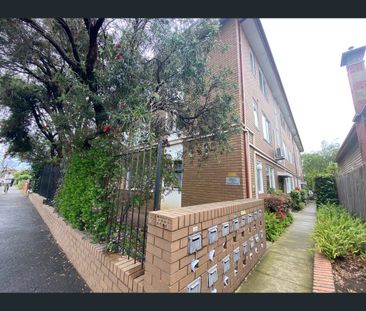 1/30 Bryant Street, Flemington, Vic 3031 - Photo 4