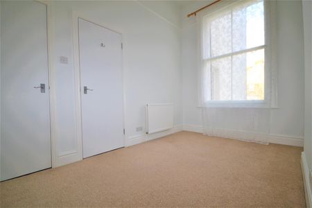 Burlington Place, Eastbourne, BN21 4AR - Photo 3