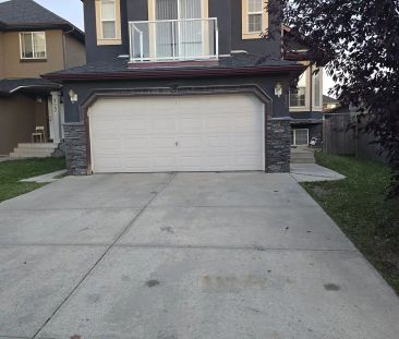 Walk to all the amenties. — 3 Bedrooms House - Photo 1