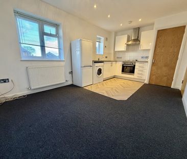 Columbia Road, Ensbury Park, Bournemouth - Photo 3