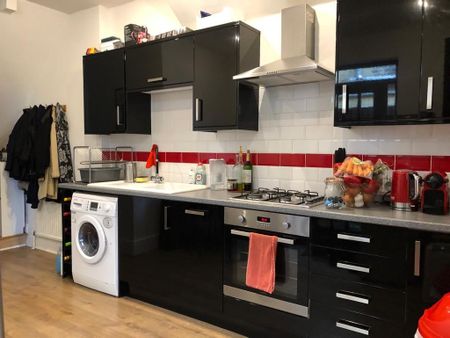 1 Bed Flat, Fortescue Road, SW19 - Photo 3