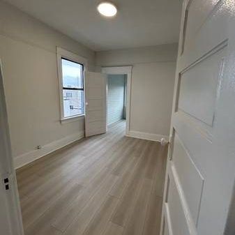 2 Bedroom, 1 Bath in Kitsilano-Rental Building - Photo 3