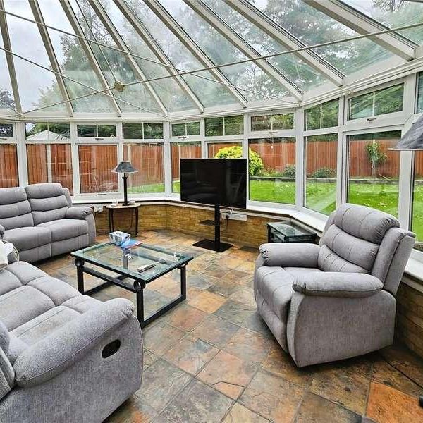 Devonshire Park, Reading, Berkshire, RG2 - Photo 1