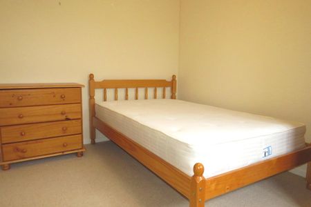 Highfields Close - Photo 2