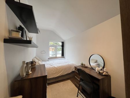 327 Dawlish Road - Photo 4