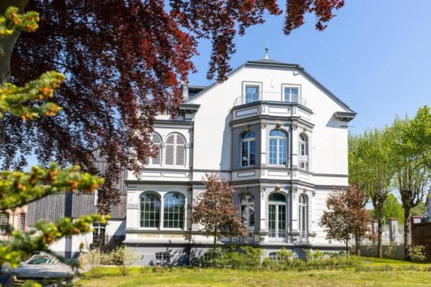 Etagenwohnung in historischer Fabrikantenvilla... - Foto 1