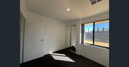 Theatre Room, Ducted A/C & Huge Backyard! - Photo 5