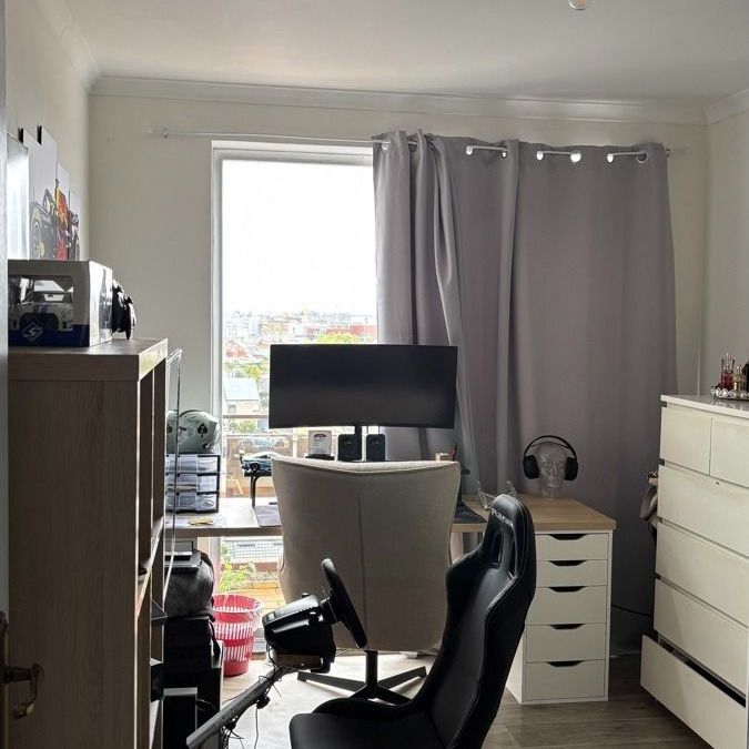 Vernieuwd app. met 2 slaapkamers en parking - Foto 1