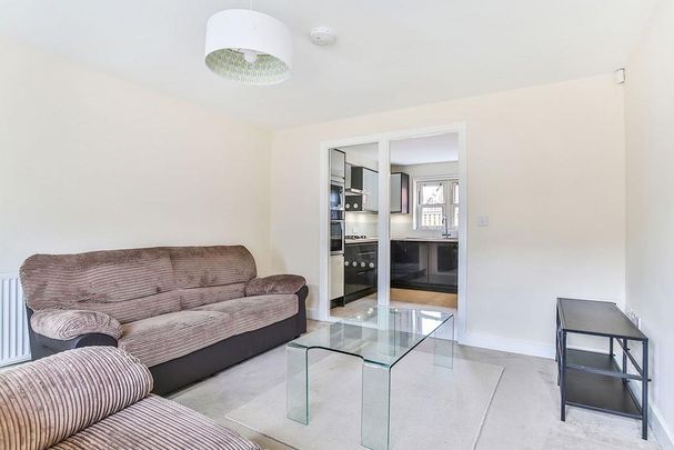 3 bedroom terraced house to rent - Photo 1