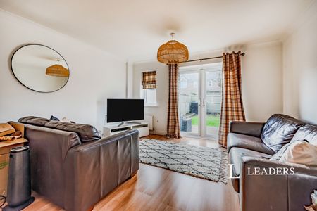 2 bedroom house to rent Norfolk Close, Horley, Surrey, RH6 - Photo 5