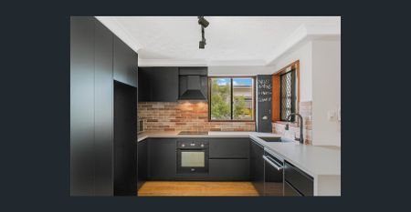 STUNNING RENOVATED UNIT IN THE HEART OF COOLANGATTA - Photo 4