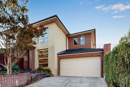 Contemporary Comfort in a Peaceful Surrey Hills Pocket - Photo 2