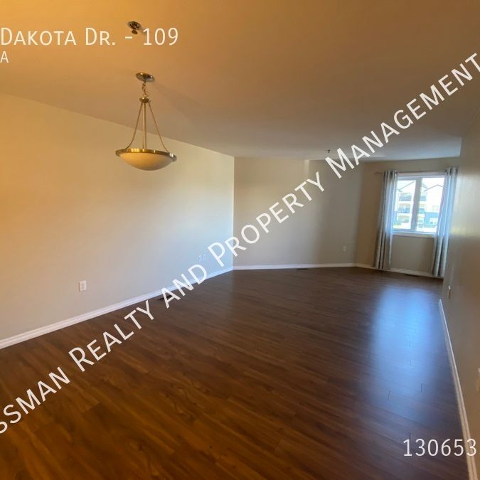 2 bed 2 bath Condo located in east Regina, SK. - Photo 1