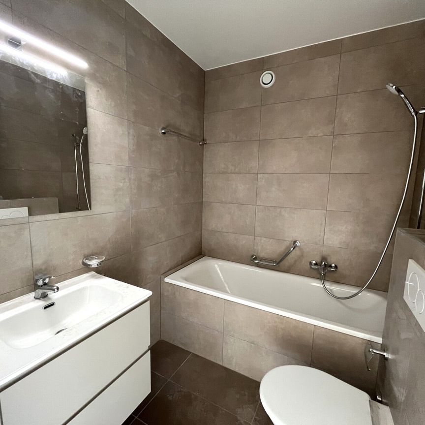 Beautiful renovated 2.5 room apartment in Yens - Photo 1