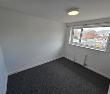 3 bedroom end of terrace house to rent - Photo 4