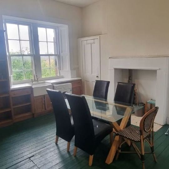 6 Bed Flat, Edinburgh, EH8 - Photo 1