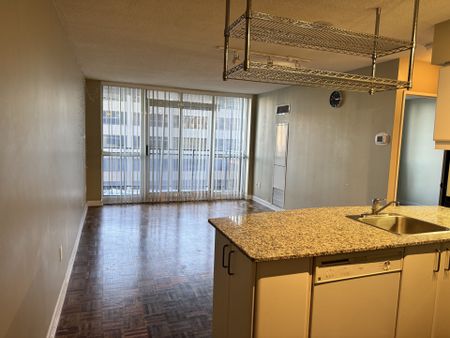 For Lease - 33 Sheppard Avenue Unit# 912, Toronto, Ontario - Photo 3