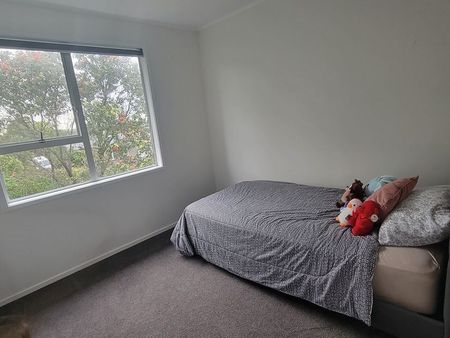 Newly Renovated Sunny 3-Bedroom Family Home - Photo 3