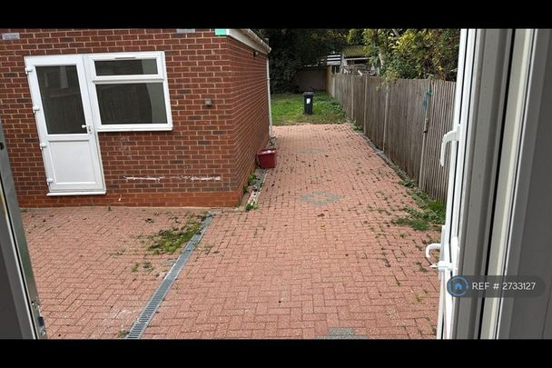 5 bedroom semi-detached house to rent - Photo 1