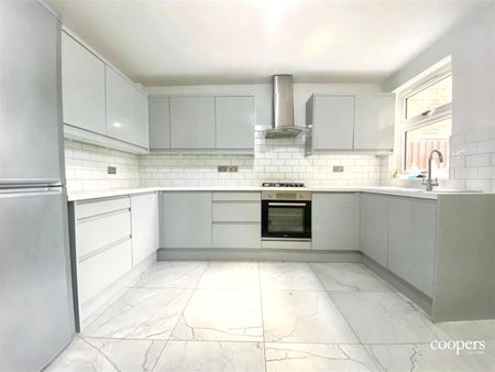 2 bedroom house - mid terrace - Photo 2