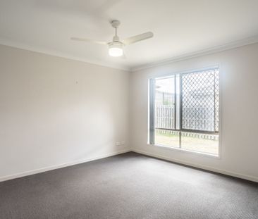 Perfect location opposite Gainsborough State School! - Photo 6