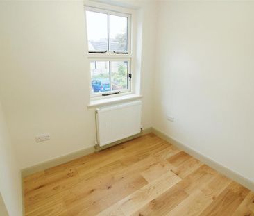 2 bedroom end of terrace house to rent - Photo 3