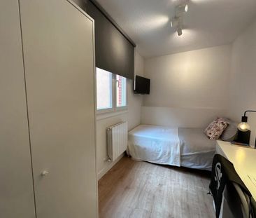 Calle de la Genciana, Madrid, Community of Madrid 28039 - Photo 2