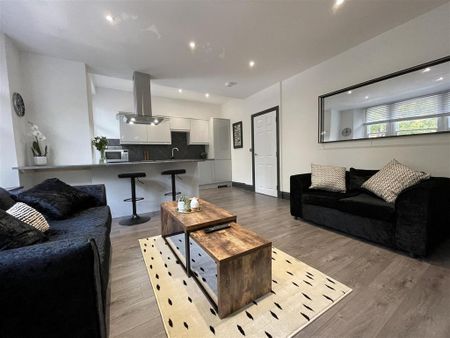 4 bedroom flat to rent - Photo 4
